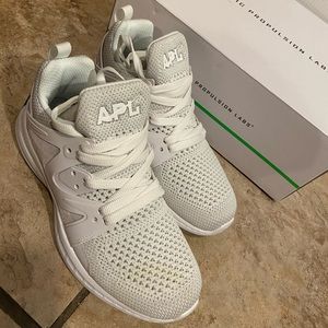 AUTHENTIC APL women’s white TechLoom Ascend size 5